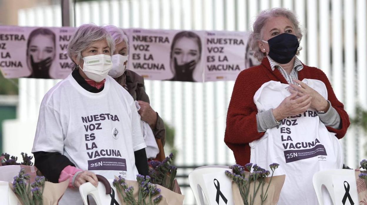 Fotogalería: Actos conmemorativos por el 25-N en Sevilla