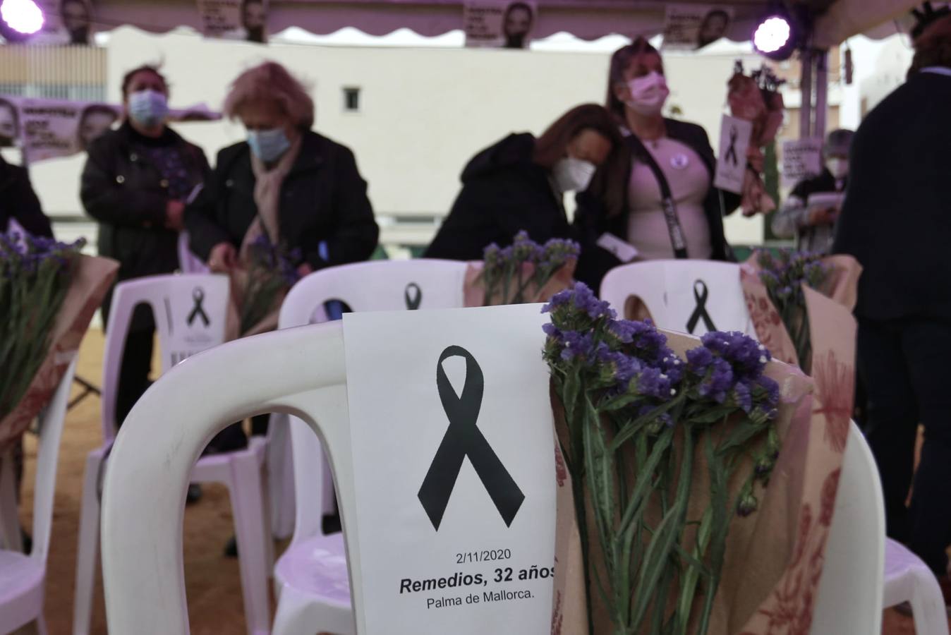 Fotogalería: Actos conmemorativos por el 25-N en Sevilla