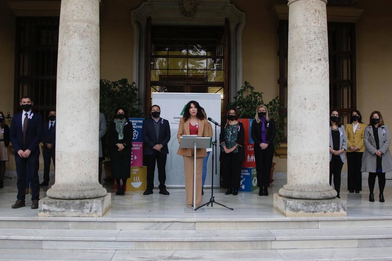 Fotogalería: Actos conmemorativos por el 25-N en Sevilla
