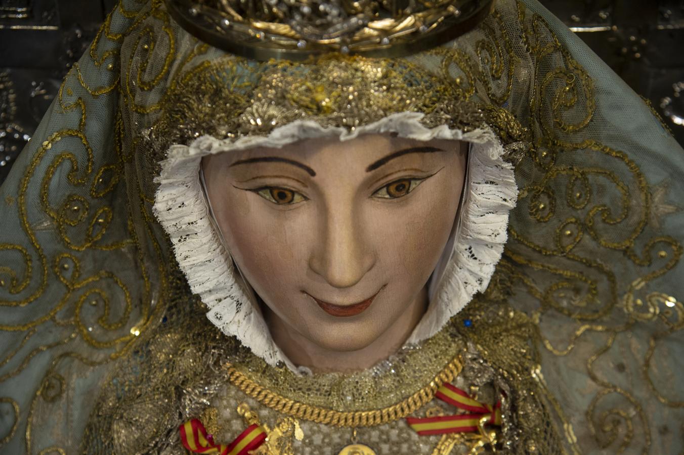 La Virgen de los Reyes, ataviada para la Inmaculada