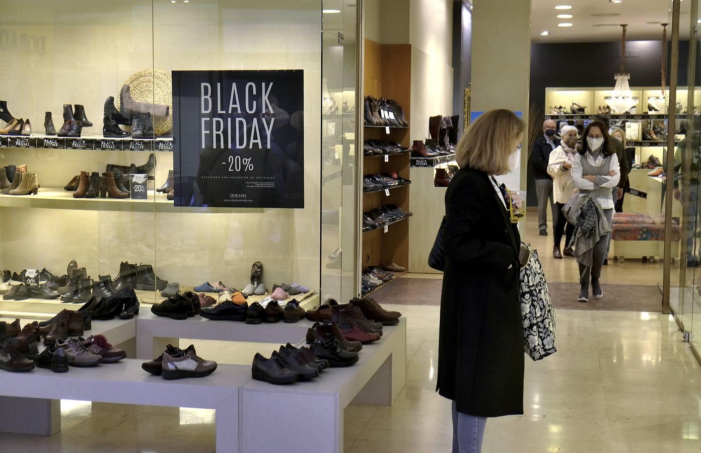 Un Black Friday marcado por el coronavirus en Sevilla