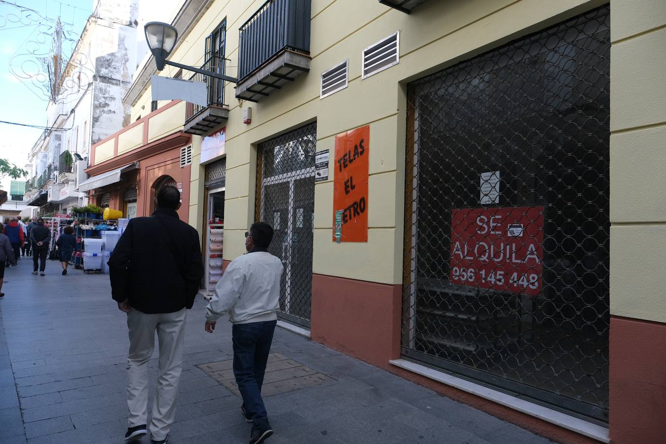 Fotos: El coronavirus deja un paisaje devastado con tiendas y bares cerrados en Cádiz y El Puerto