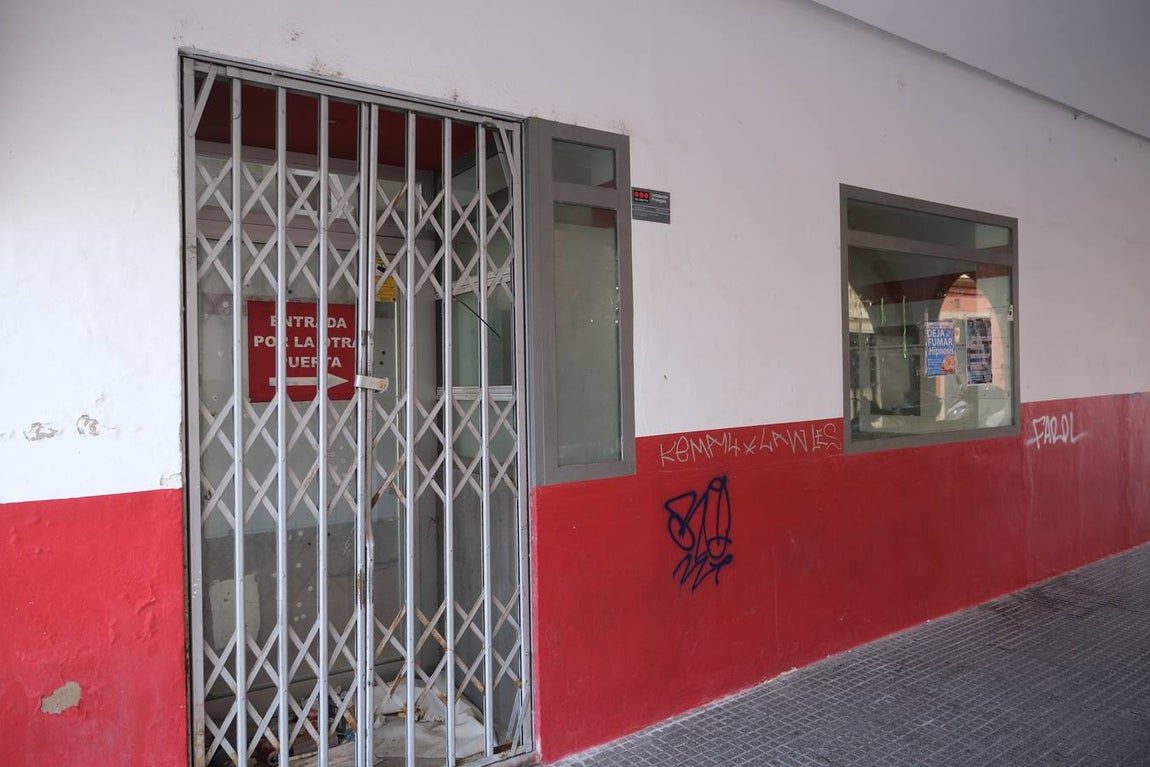 Fotos: El coronavirus deja un paisaje devastado con tiendas y bares cerrados en Cádiz y El Puerto