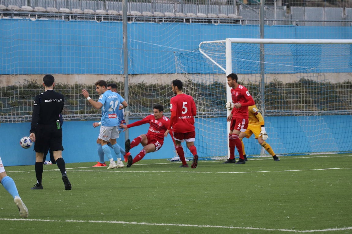 El Ciudad de Lucena, líder del Grupo X de Tercera, en imágenes