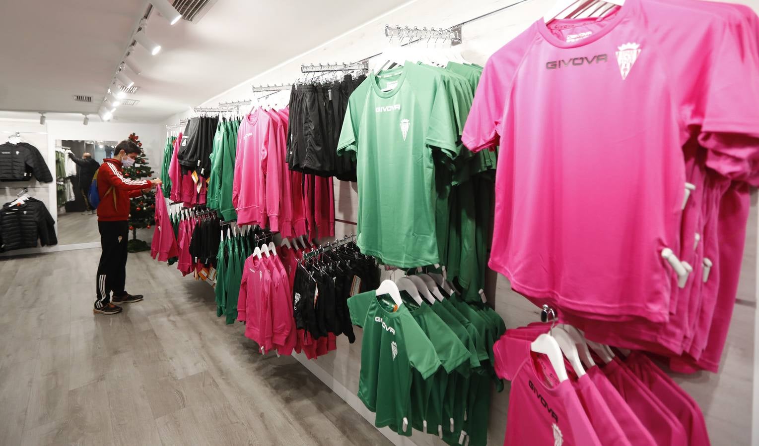 La nueva tienda oficial del Córdoba CF, en imágenes