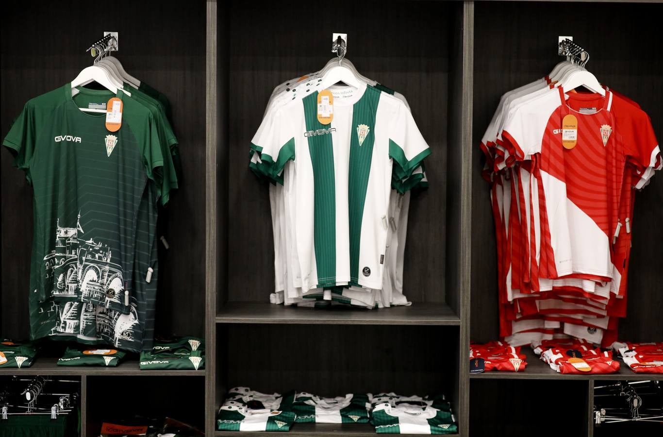 La nueva tienda oficial del Córdoba CF, en imágenes