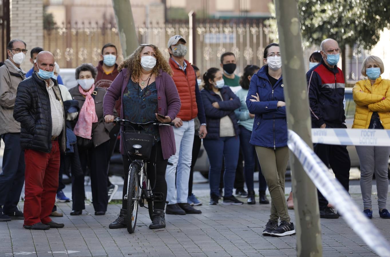 En imágenes, el aparatoso incendio en un edificio de Ciudad Jardín en Córdoba