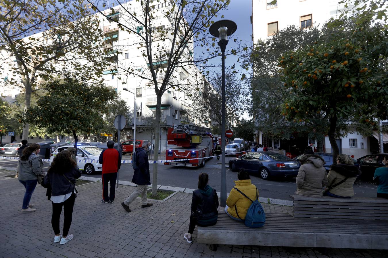 En imágenes, el aparatoso incendio en un edificio de Ciudad Jardín en Córdoba