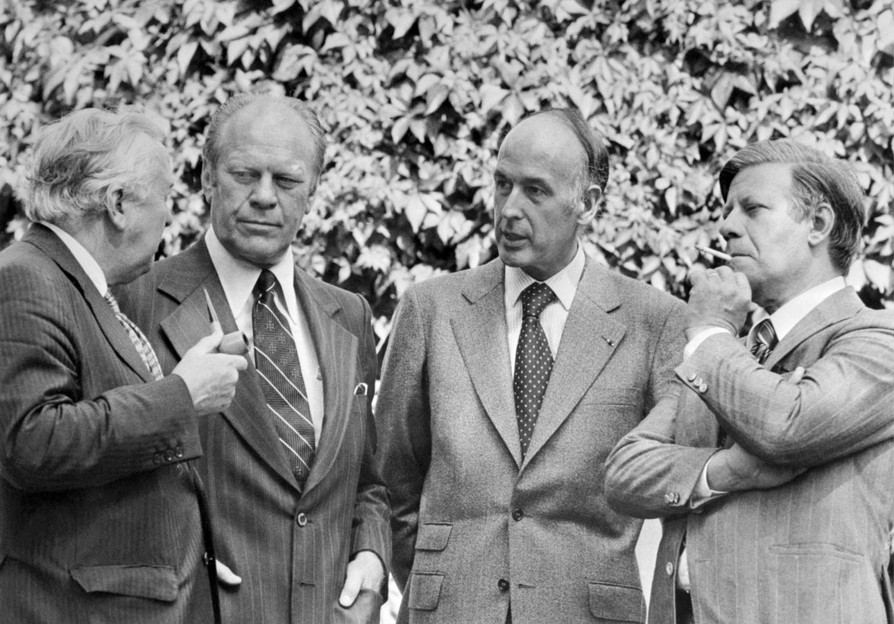 Giscard, junto a otros mandatarios mundiales tras una conferencia. 