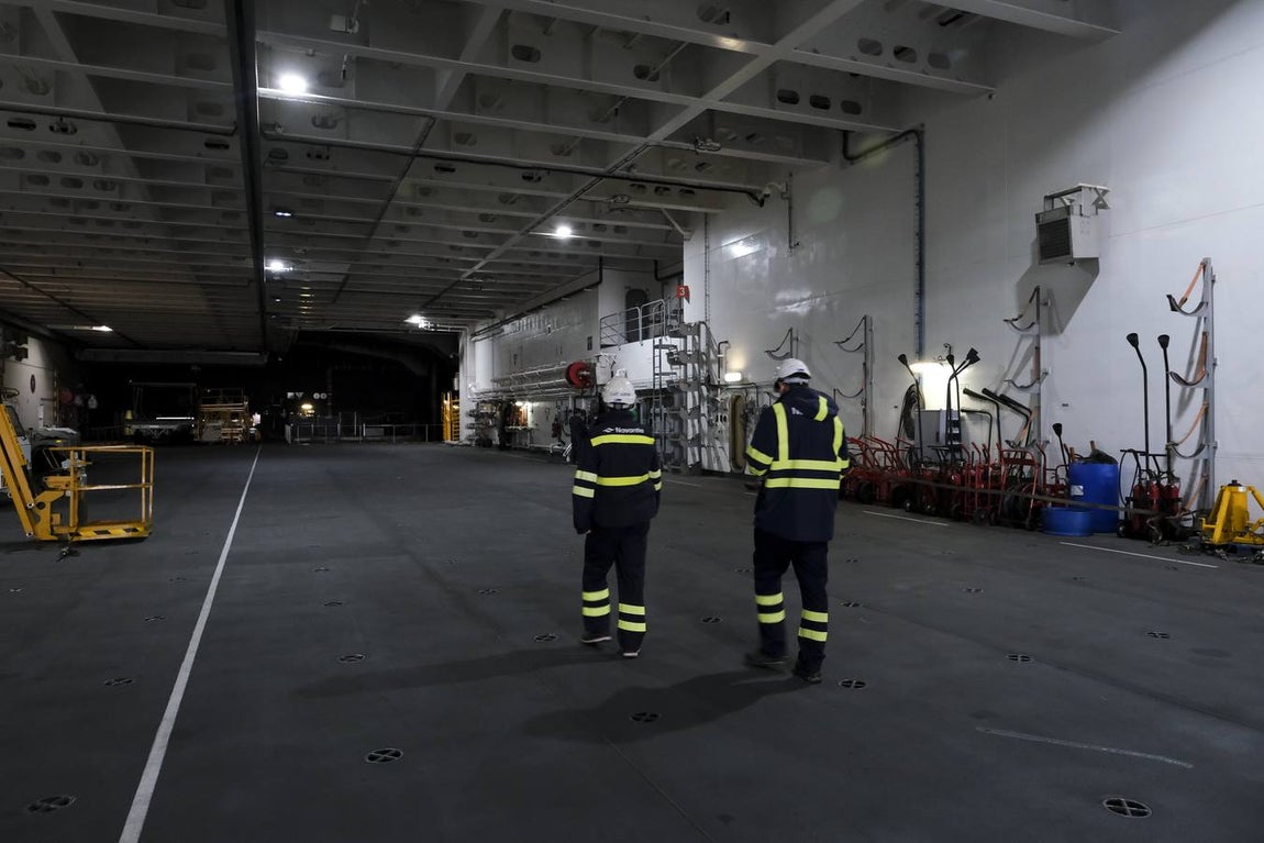 FOTOS: El portaeronaves ‘Juan Carlos I’ se somete a una profunda revisión en el astillero de Puerto Real