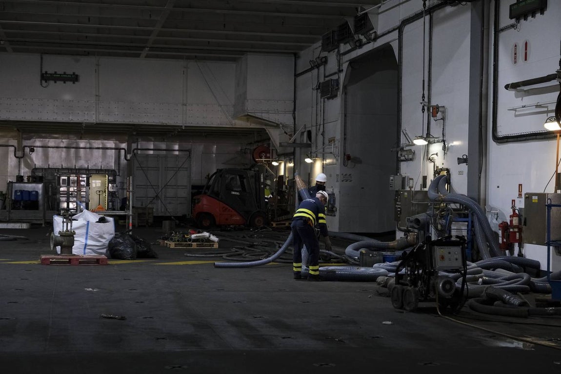 FOTOS: El portaeronaves ‘Juan Carlos I’ se somete a una profunda revisión en el astillero de Puerto Real