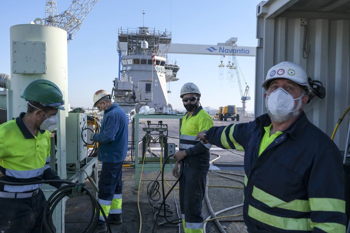 FOTOS: El portaeronaves ‘Juan Carlos I’ se somete a una profunda revisión en el astillero de Puerto Real
