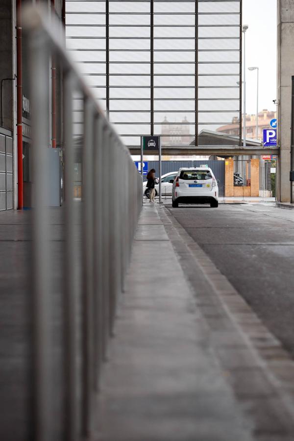 Las desérticas imágenes de la estación de tren de Córdoba al inicio del puente