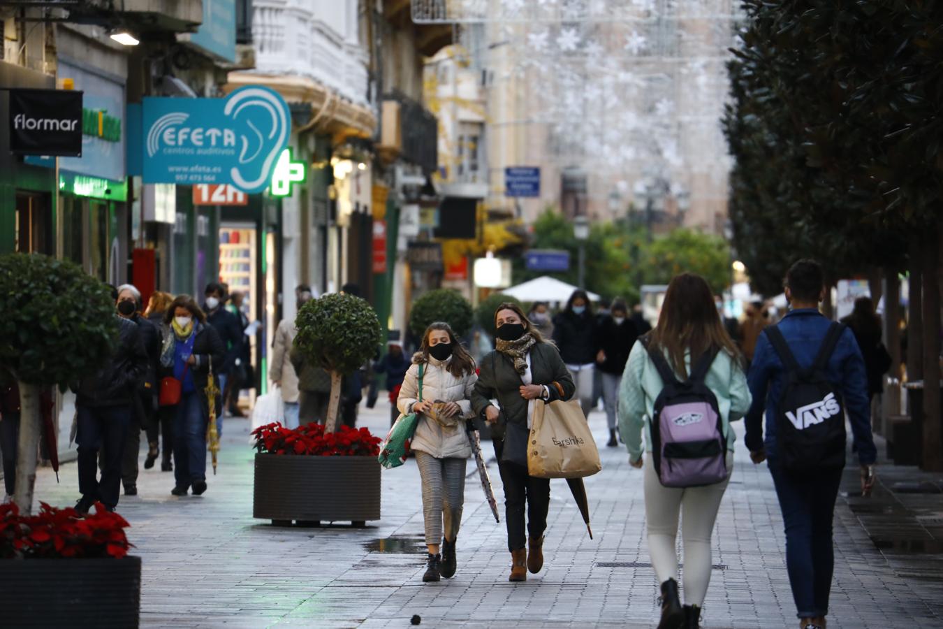 El gélido ambiente navideño en el Centro de Córdoba, en imágenes