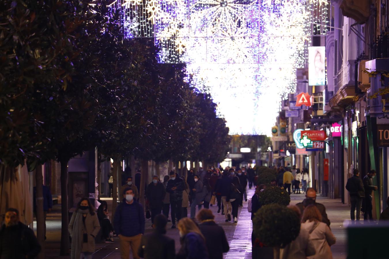 El gélido ambiente navideño en el Centro de Córdoba, en imágenes