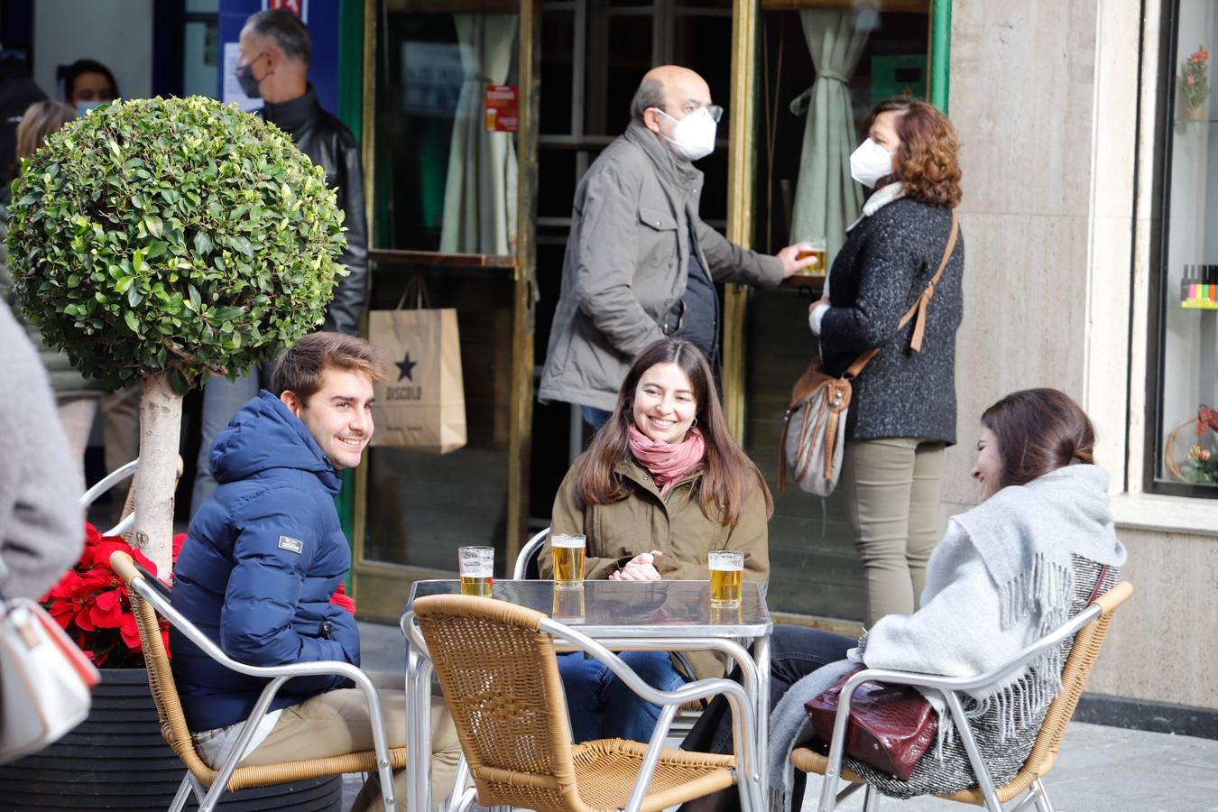 El ambiente en el Centro de Córdoba el sábado del puente, en imágenes