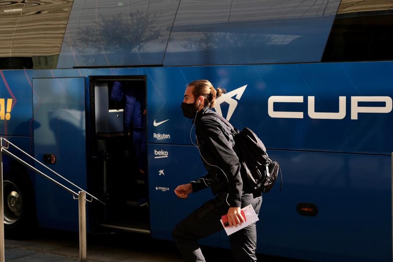 FOTOS: La llegada del Barcelona a Cádiz, en imágenes