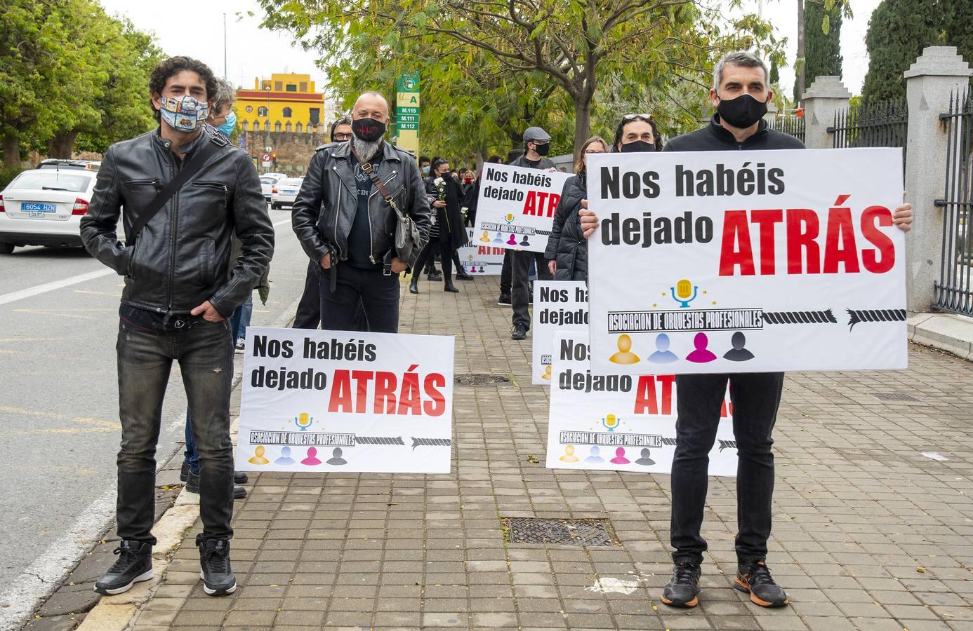 En imágenes, la protesta de los trabajadores del sector cultural en Sevilla