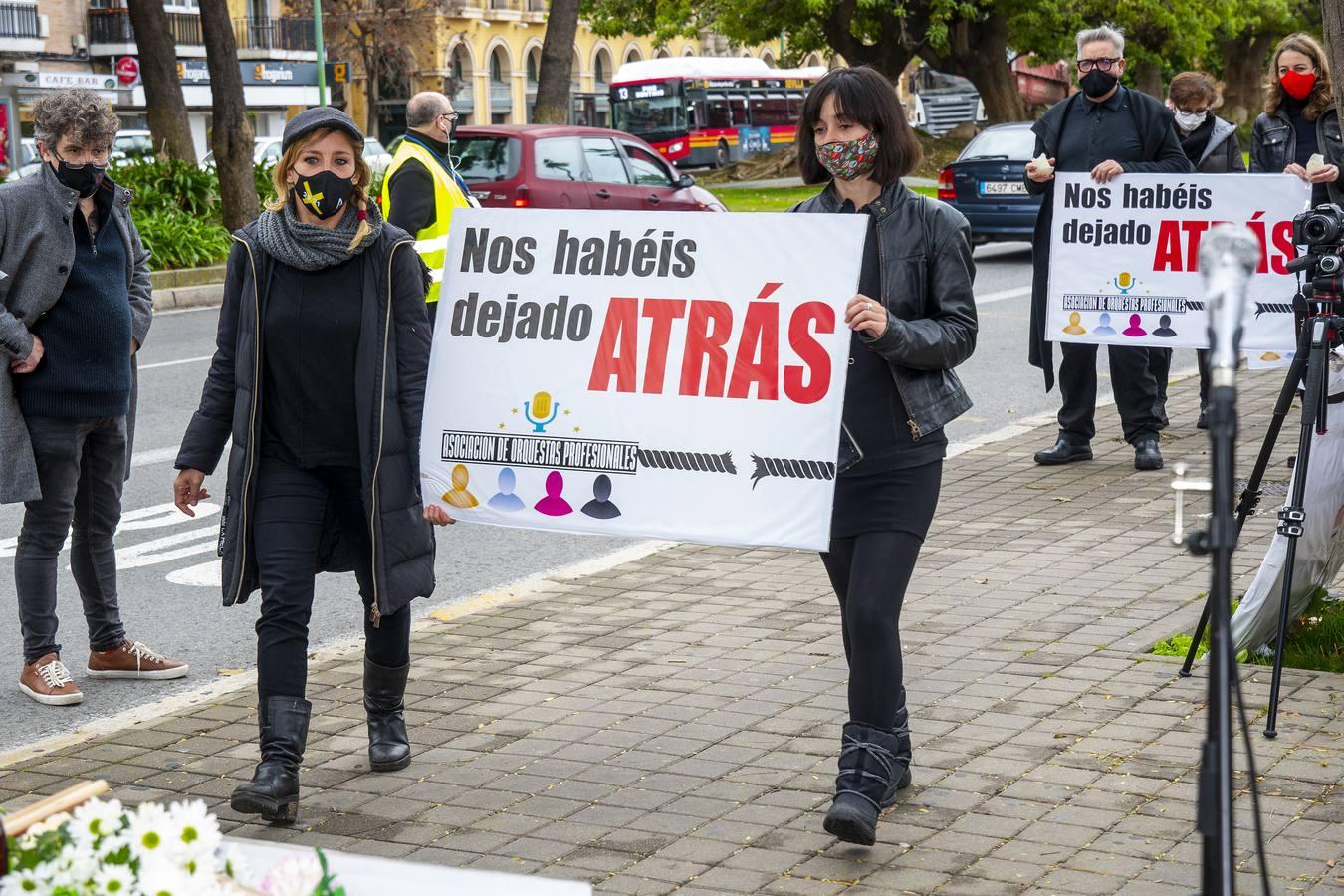 En imágenes, la protesta de los trabajadores del sector cultural en Sevilla