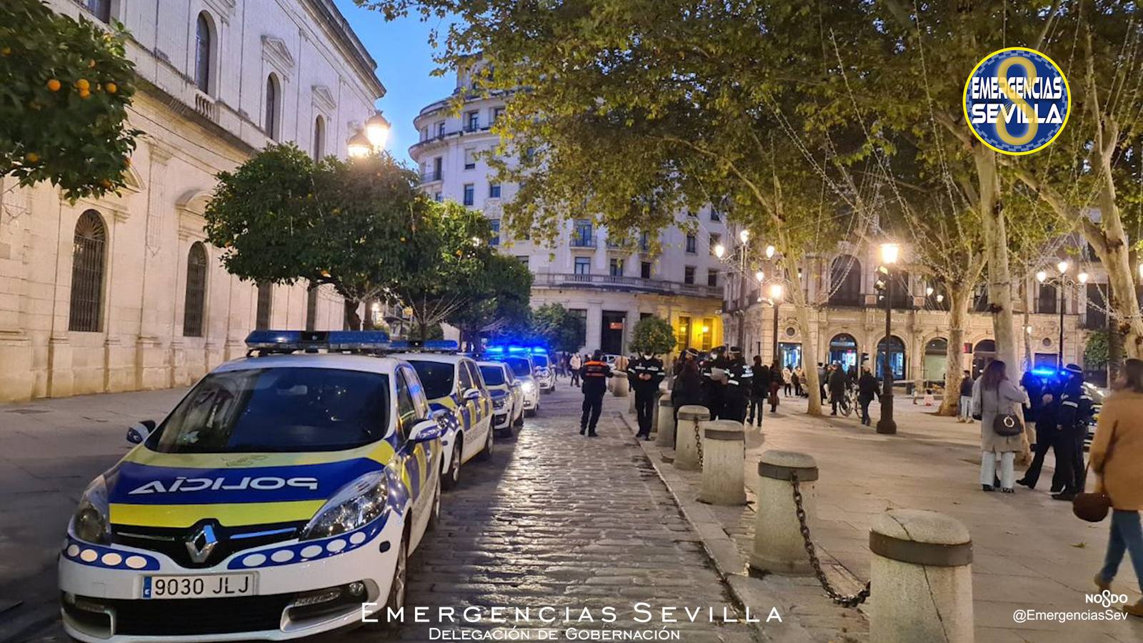 La Policía Local de Sevilla controla las aglomeraciones por Navidad en el Centro