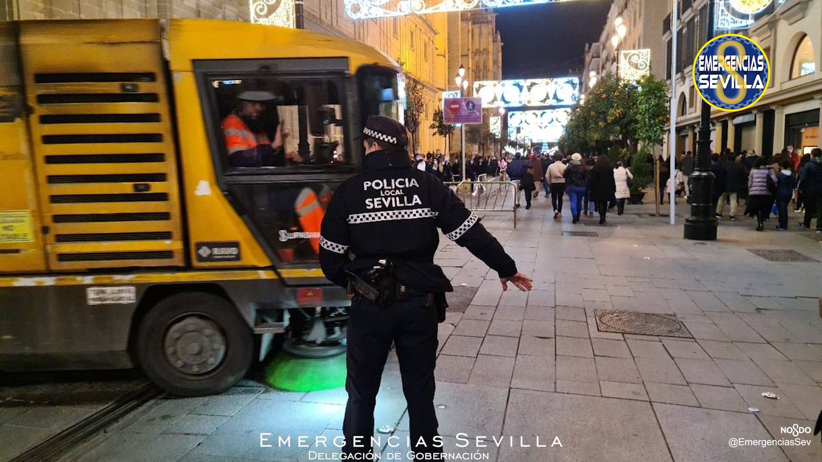 La Policía Local de Sevilla controla las aglomeraciones por Navidad en el Centro