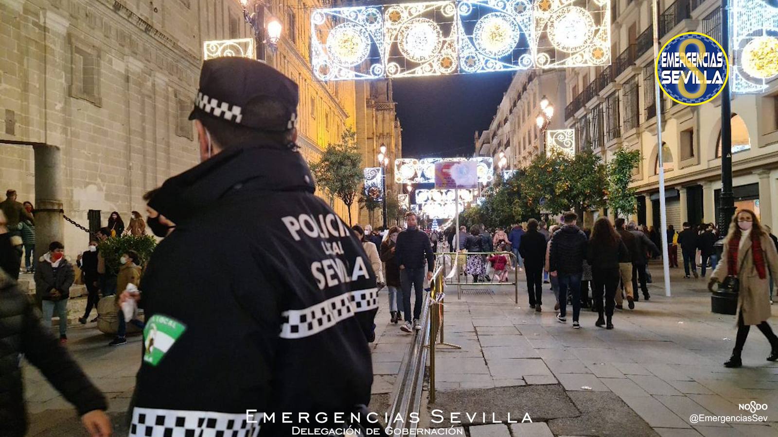 La Policía Local de Sevilla controla las aglomeraciones por Navidad en el Centro