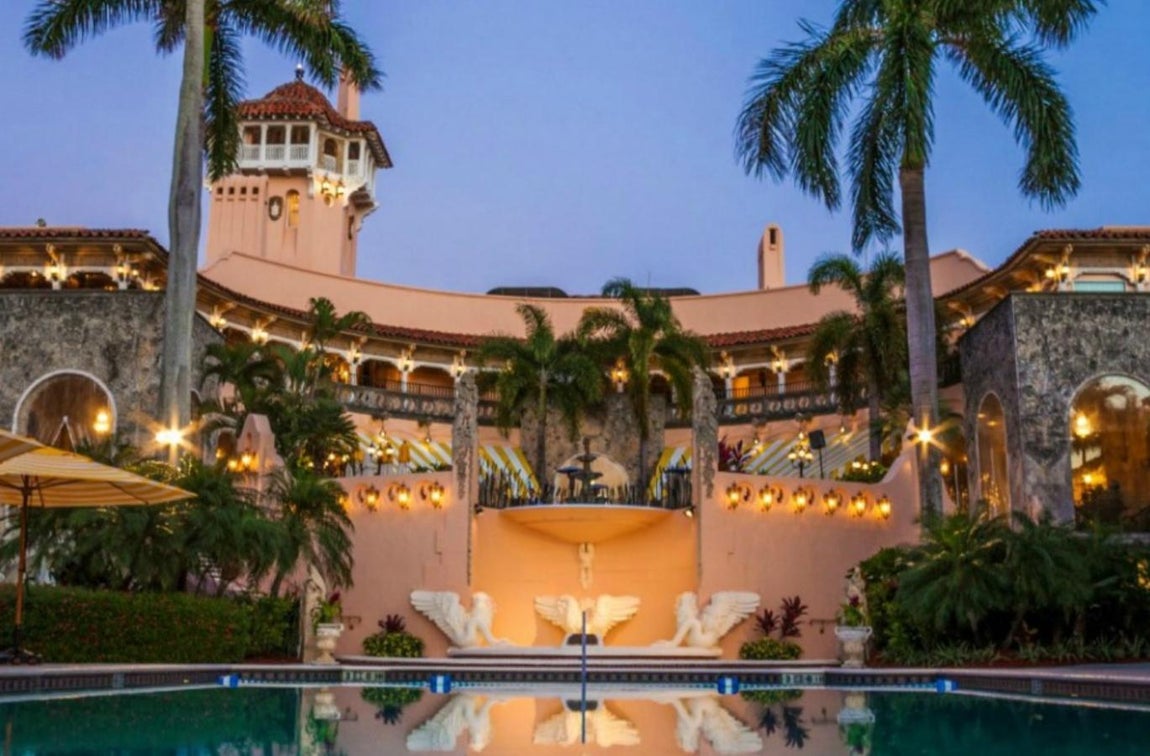 Mar-a-Lago, el nuevo hogar de Donald Trump. El complejo se encuentra en una parcela de 8 hectáreas con acceso a una playa privada y múltiples jardines. Por si esto fuera poco, a cinco minutos se encuentra el Trump International Golf Club, West Palm Beach, considerado el más exclusivo de Florida.