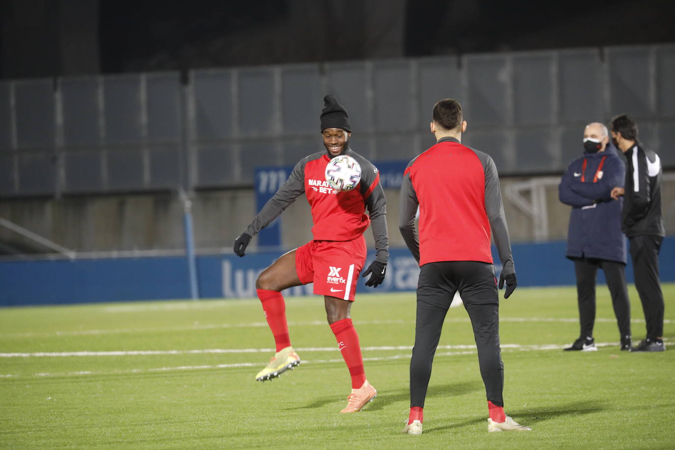 El ambientazo de la grada en el Ciudad de Lucena-Sevilla FC, en imágenes