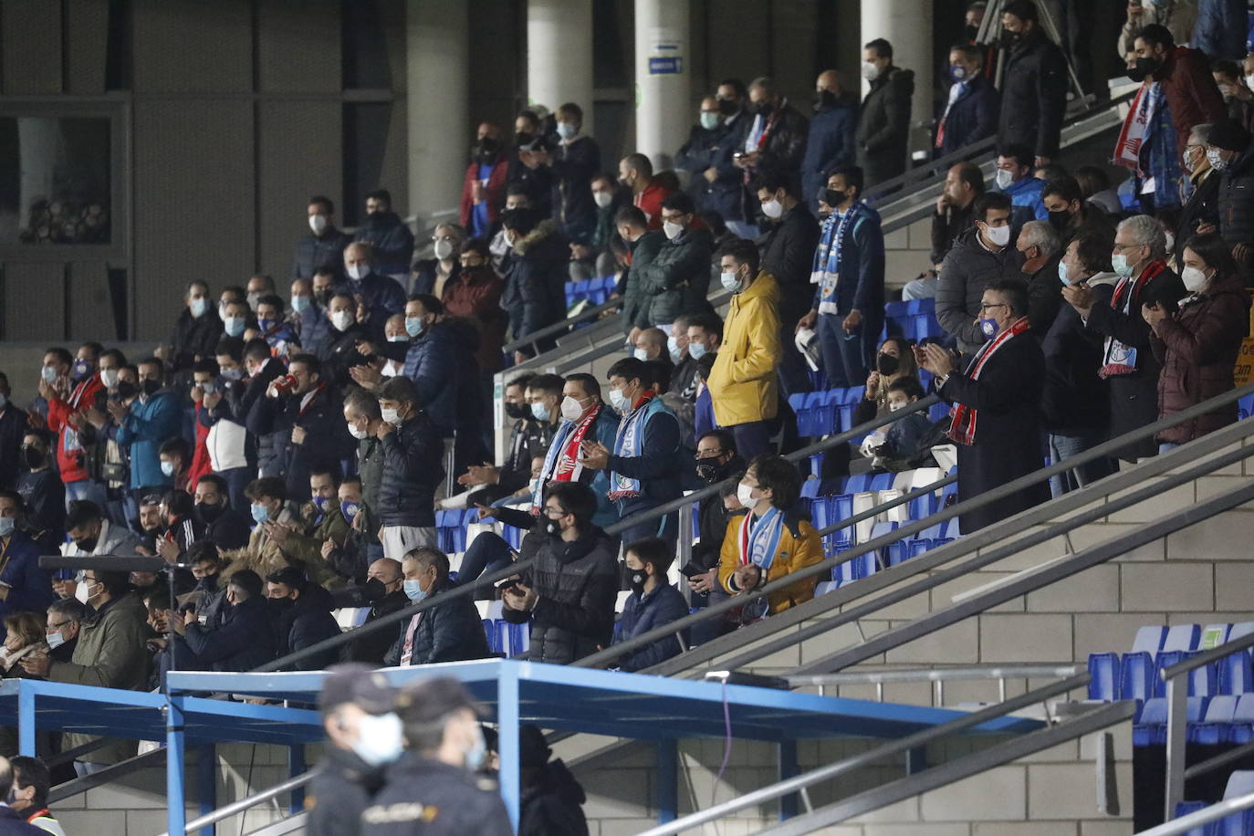 El ambientazo de la grada en el Ciudad de Lucena-Sevilla FC, en imágenes