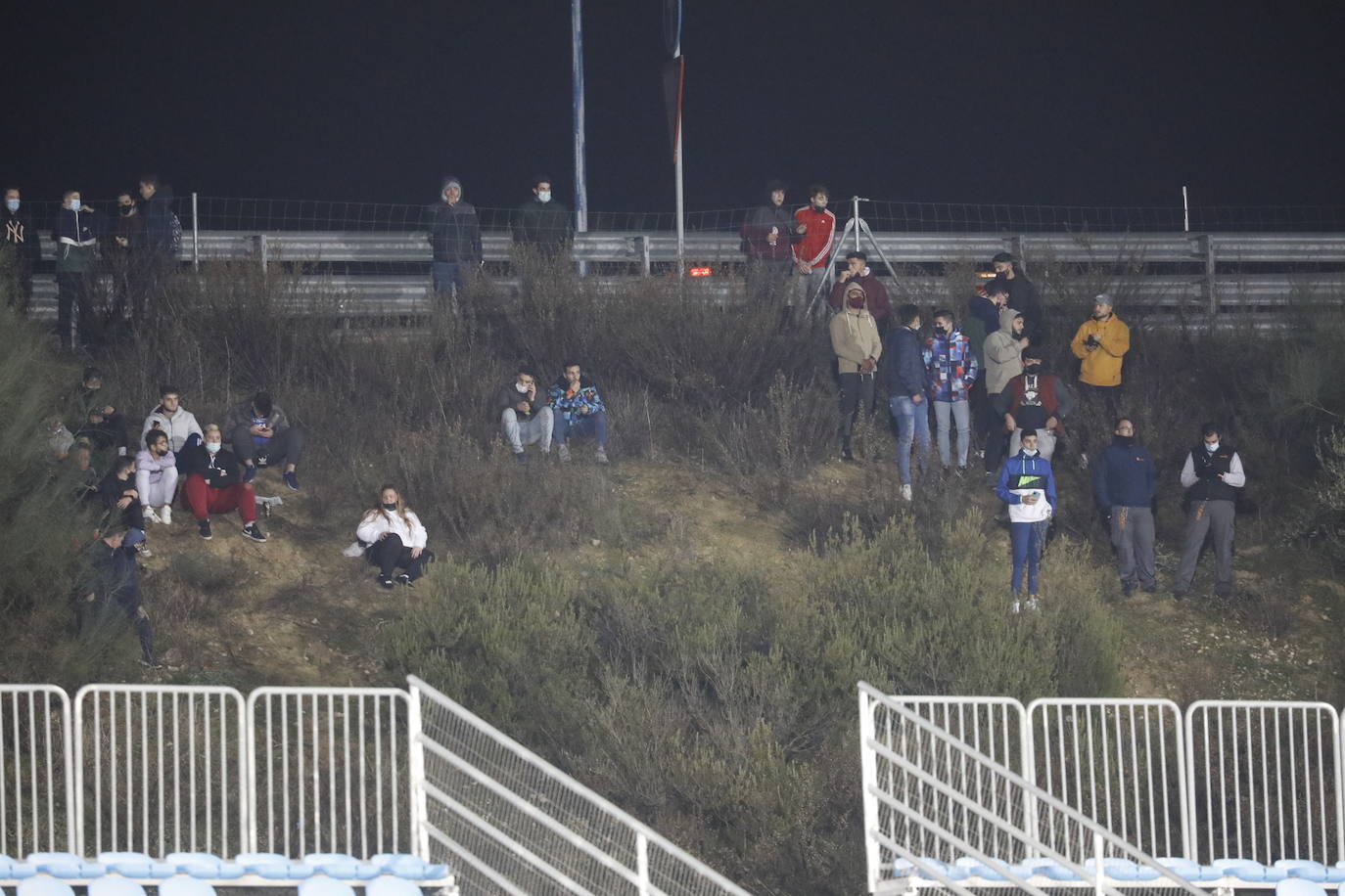 El ambientazo de la grada en el Ciudad de Lucena-Sevilla FC, en imágenes