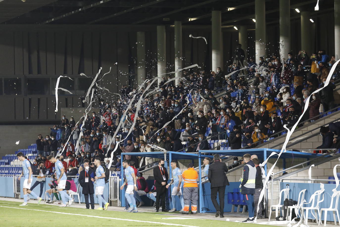 El ambientazo de la grada en el Ciudad de Lucena-Sevilla FC, en imágenes