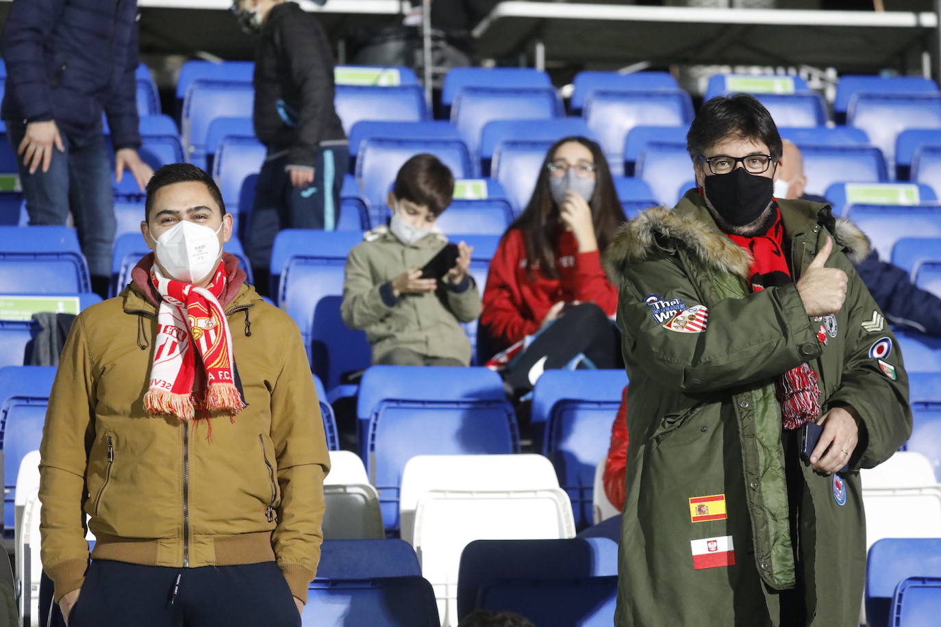 El ambientazo de la grada en el Ciudad de Lucena-Sevilla FC, en imágenes