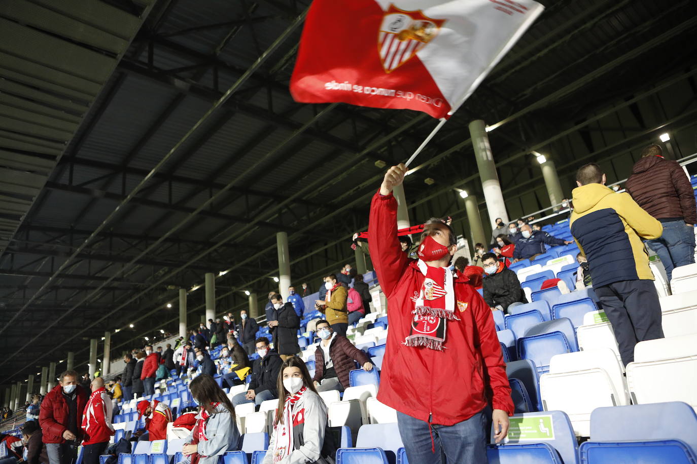 El ambientazo de la grada en el Ciudad de Lucena-Sevilla FC, en imágenes