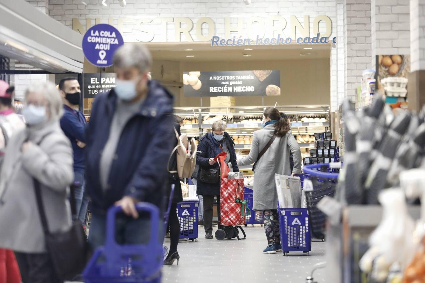 El primer día del Aldi del centro de Córdoba, en imágenes