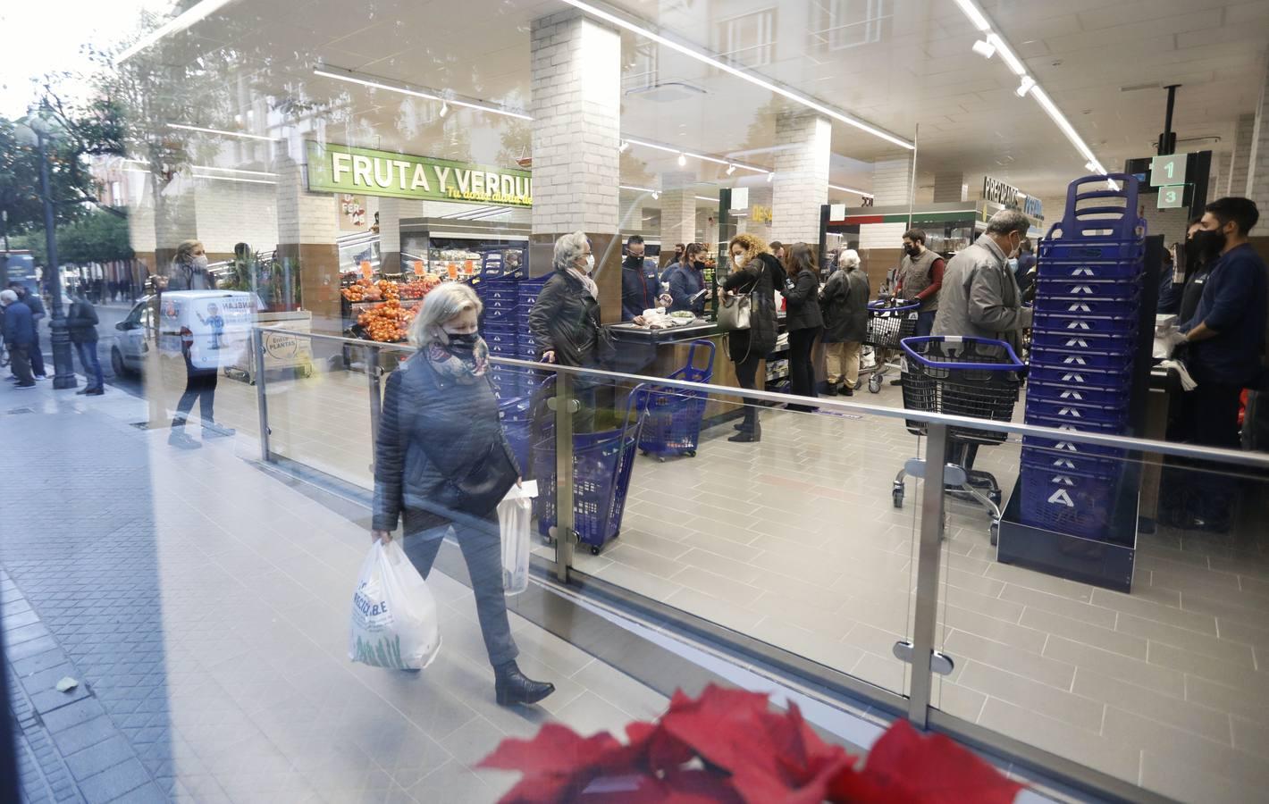 El primer día del Aldi del centro de Córdoba, en imágenes