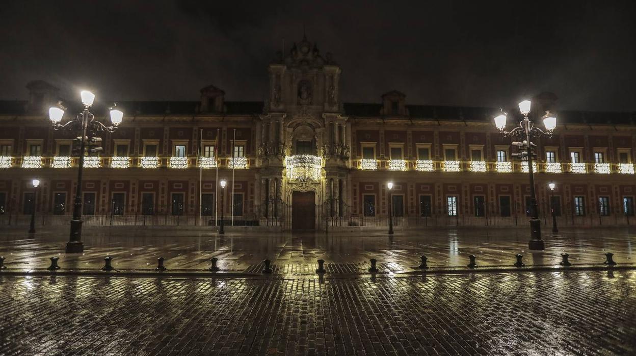 En imágenes, el palacio de San Telmo se ilumina para Navidad