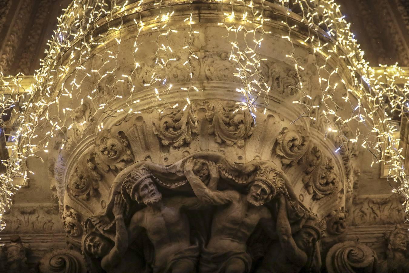 En imágenes, el palacio de San Telmo se ilumina para Navidad