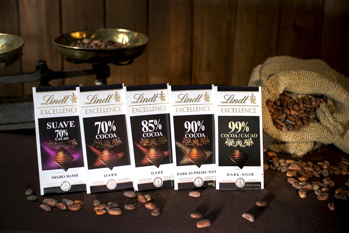 Para los que disfrutan del cacao. Aquellos que adoran el chocolate agradecerán un surtido de chocolates Lindt, con el máximo cacao.