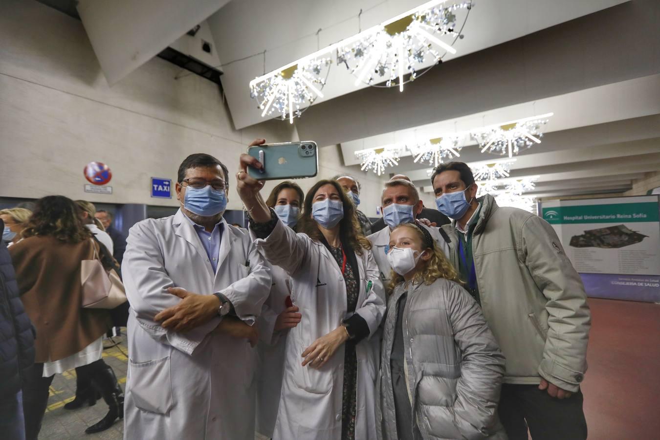 Las luces de Navidad llegan al hospital Reina Sofía de Córdoba