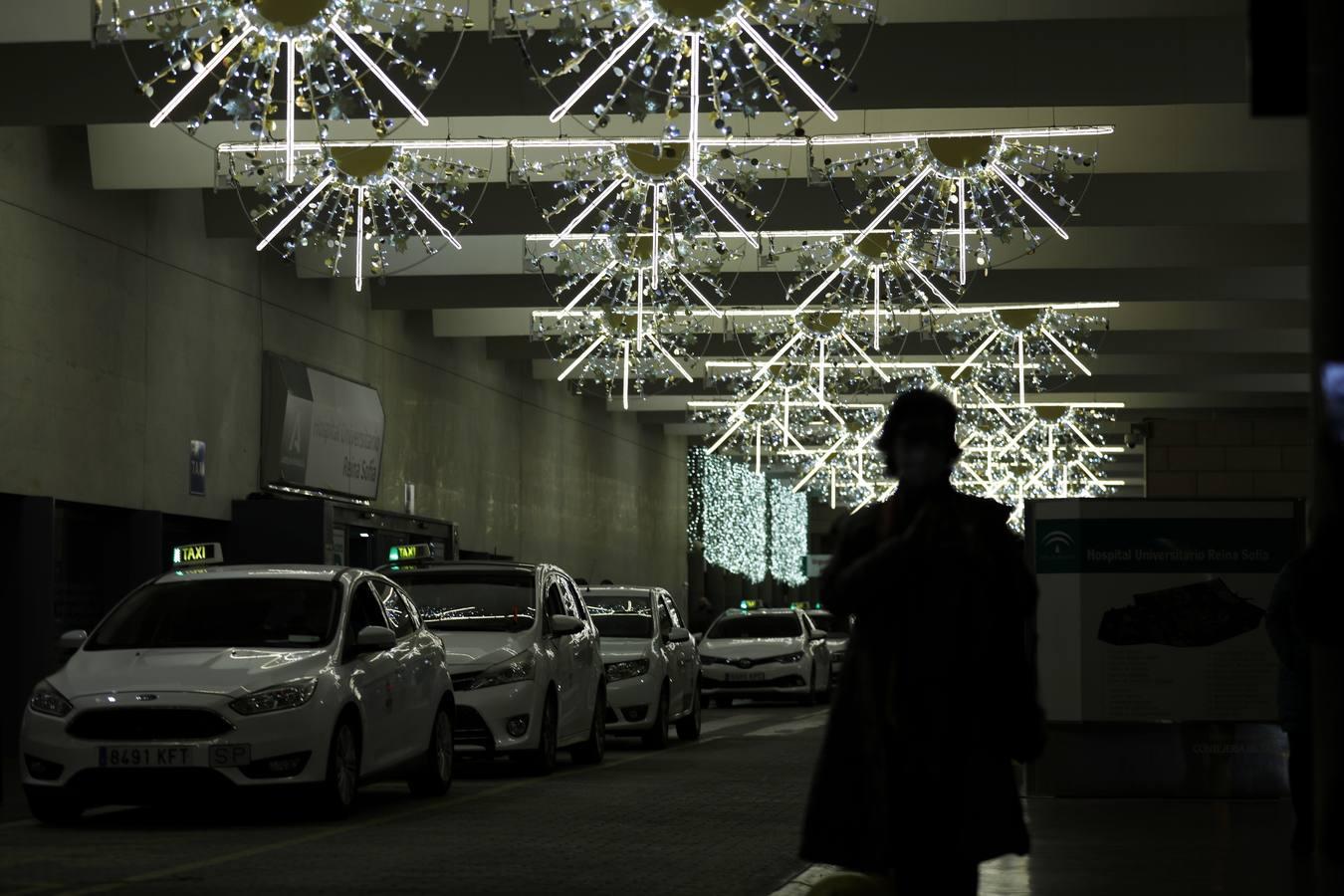 Las luces de Navidad llegan al hospital Reina Sofía de Córdoba