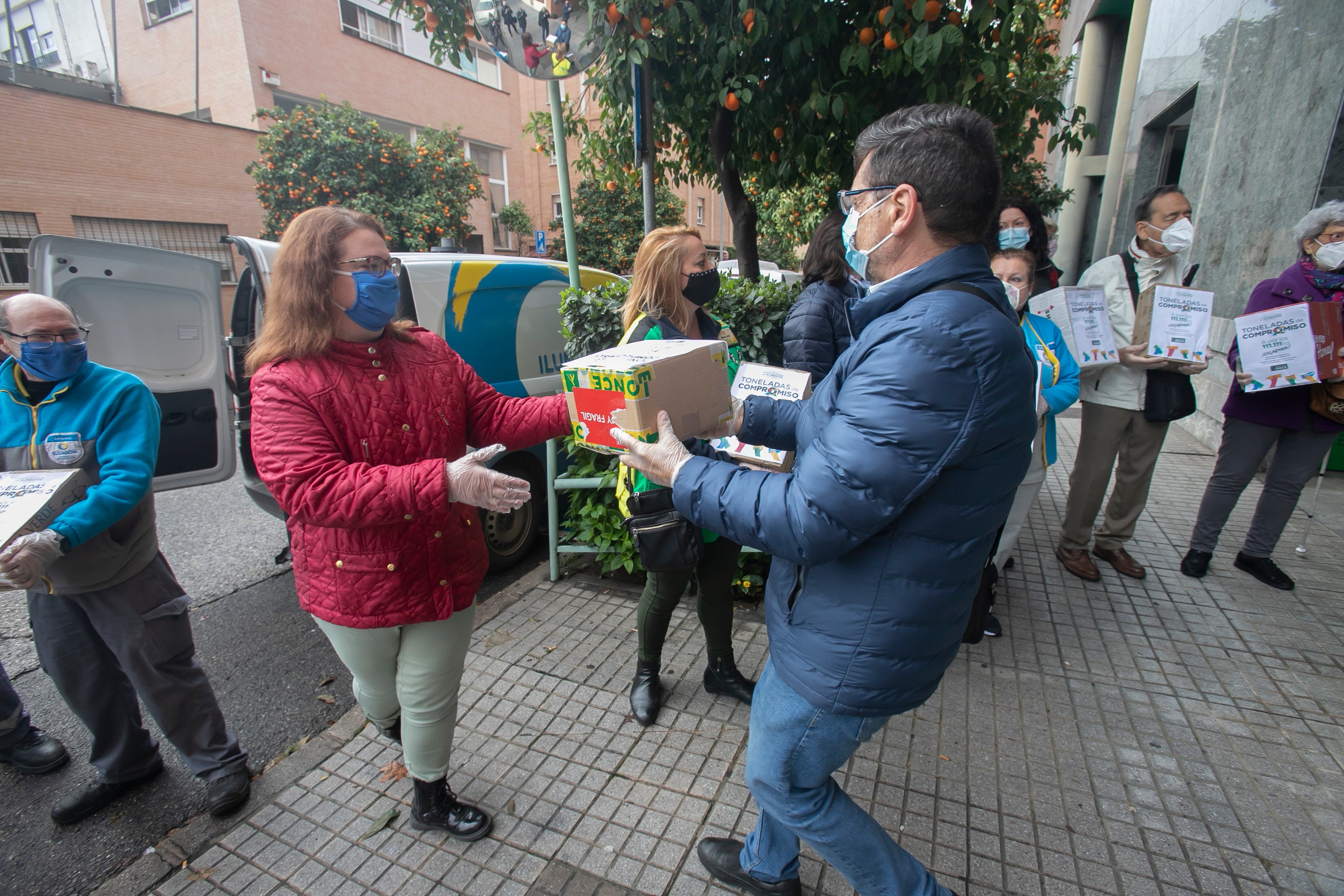 La donación de la ONCE al Banco de Alimentos, en imágenes