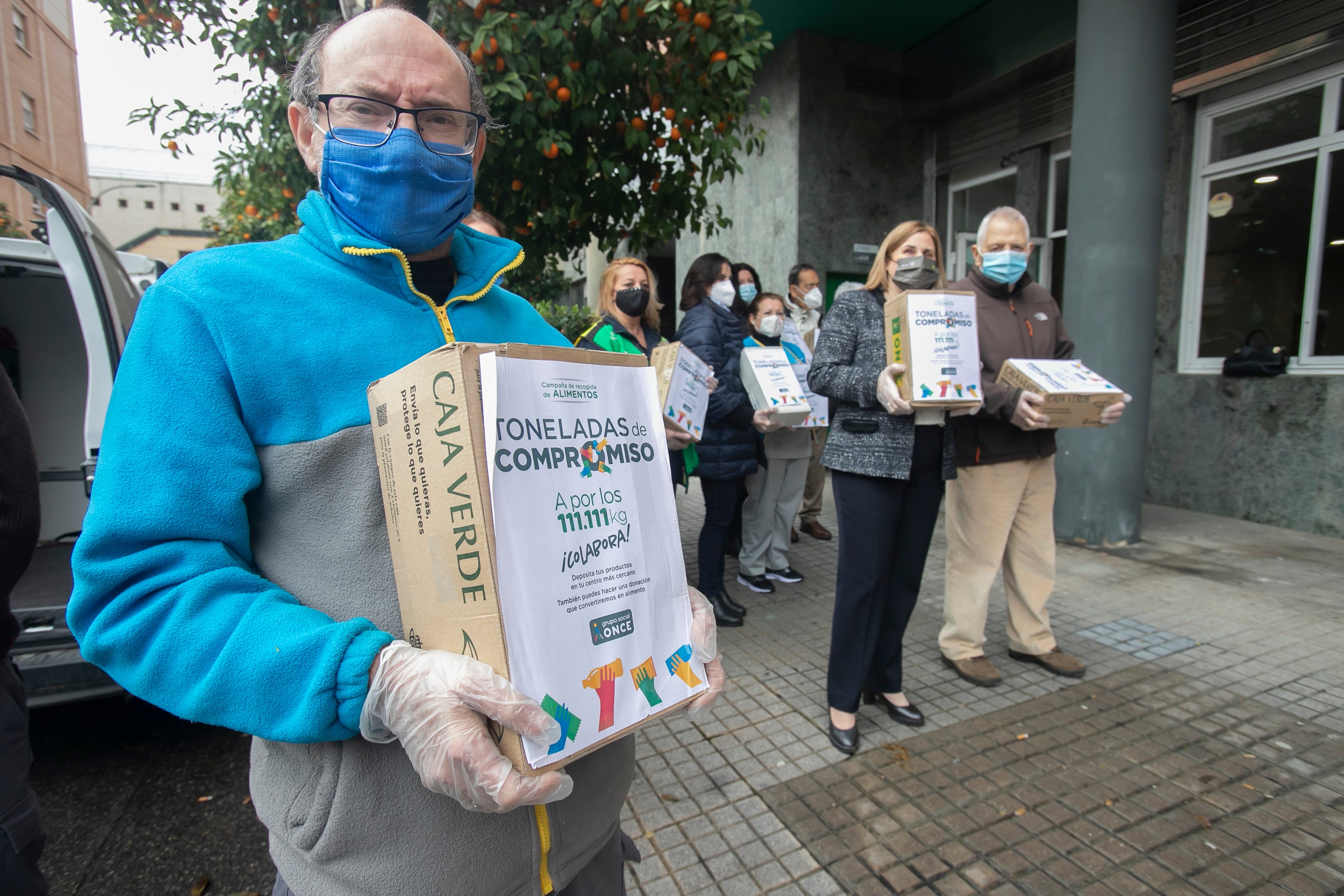 La donación de la ONCE al Banco de Alimentos, en imágenes