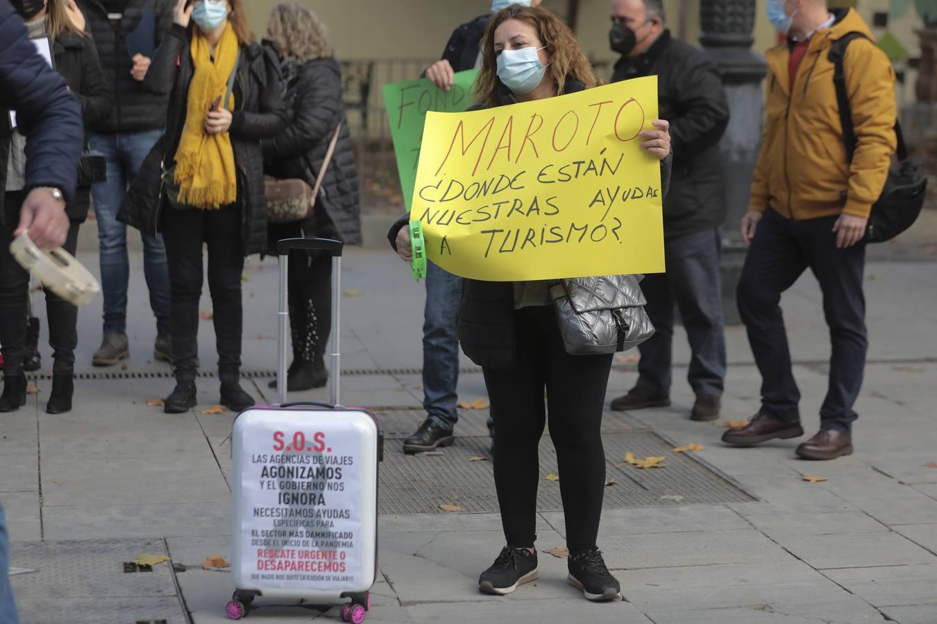 En imágenes, protesta de las agencias de viajes en Sevilla