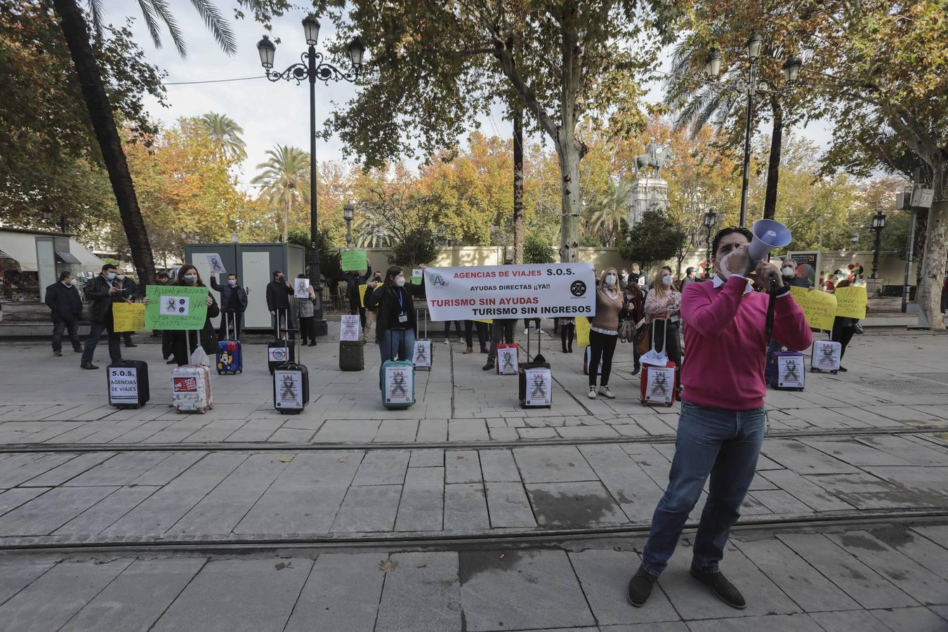 En imágenes, protesta de las agencias de viajes en Sevilla