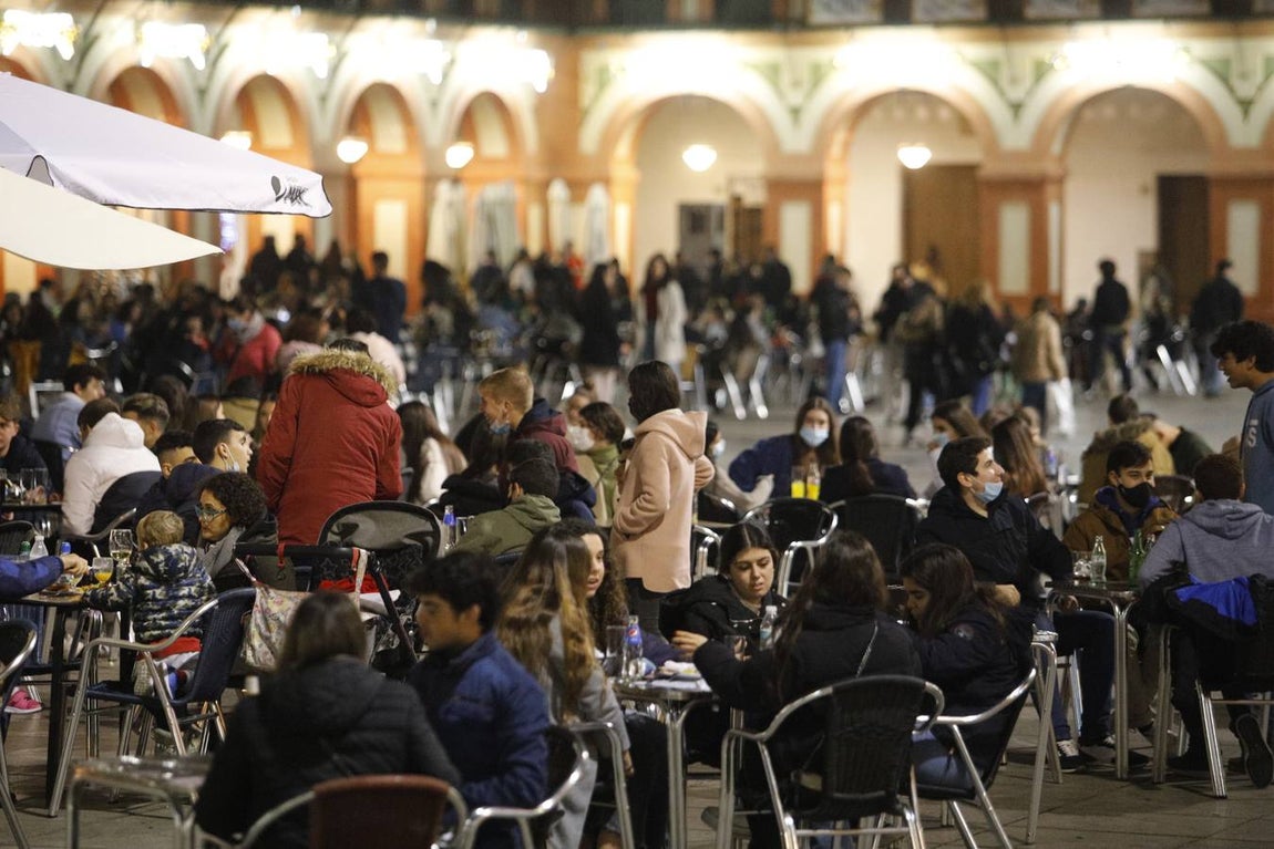 El ambiente de bares y calles en Córdoba con el nuevo horario