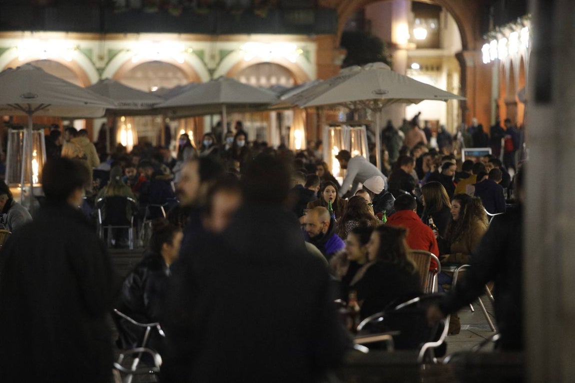 El ambiente de bares y calles en Córdoba con el nuevo horario