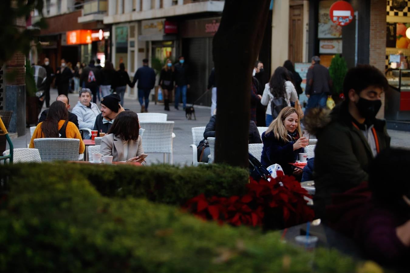 En imágenes, el ambiente en las calles de Córdoba primer día de desescalada navideña