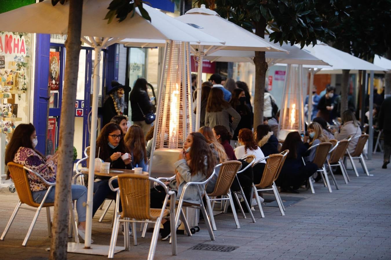 En imágenes, el ambiente en las calles de Córdoba primer día de desescalada navideña