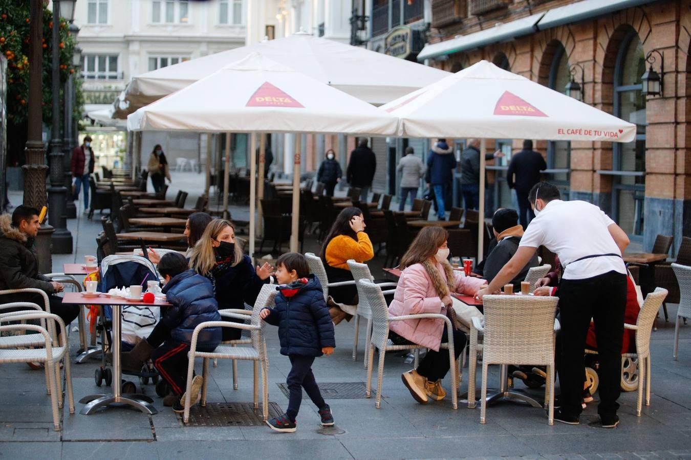 En imágenes, el ambiente en las calles de Córdoba primer día de desescalada navideña