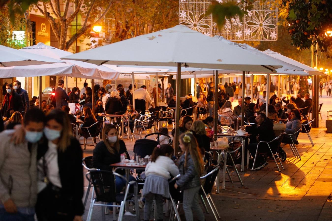 En imágenes, el ambiente en las calles de Córdoba primer día de desescalada navideña